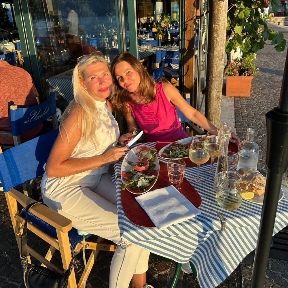 Anja mit Manuela von Skin Concept Erding beim Abendessen